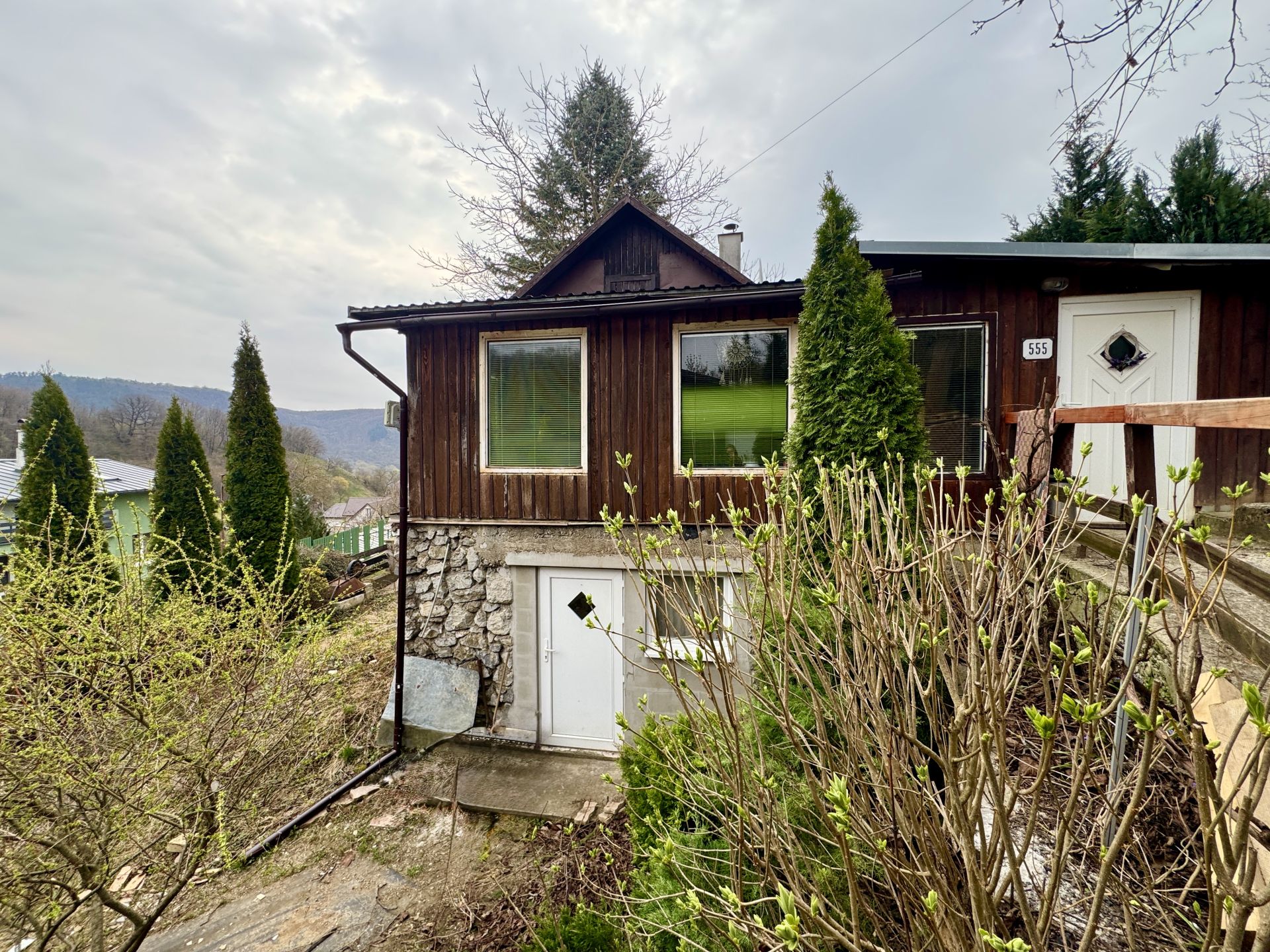 Útulná chata s dušou a výhľadom Sokoľ (len 15 min od KE)